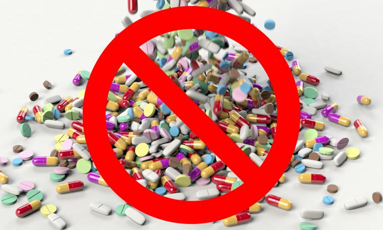 Say no to almost all pills (2 images: both CC0 pixabay)