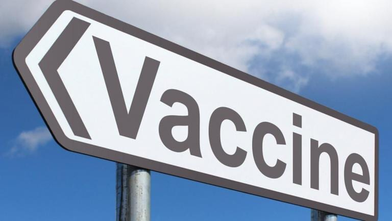 Vaccine sign (CC BY-SA 3.0 Shannon Porterfield)