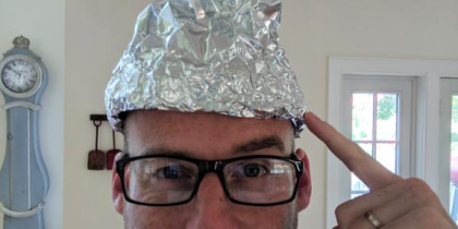 Man with a tinfoil hat (CC BY-SA 4.0 Wikimedia)