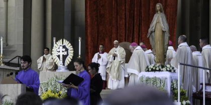 Pope Francis during the Canonization of Junipero Serra (Fr. Lawrence Lew, OP CC BY-NC-ND 2.0 https://www.flickr.com/photos/paullew/21651761466/)