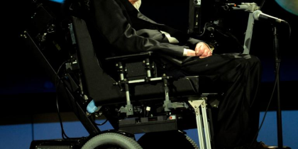 Stephen Hawking speaking to NASA (Public domain)