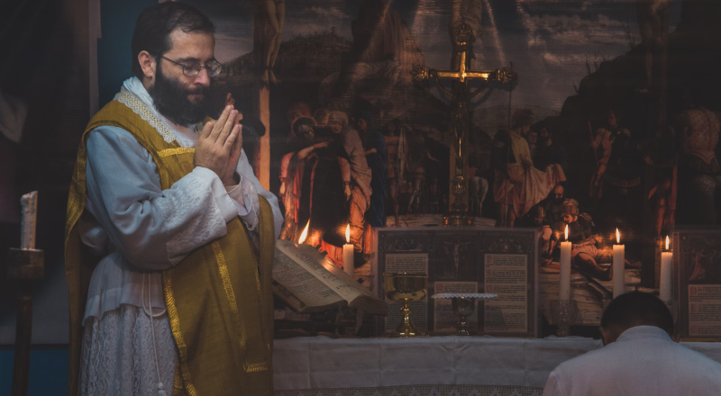 Priest celebrating extraordinary form