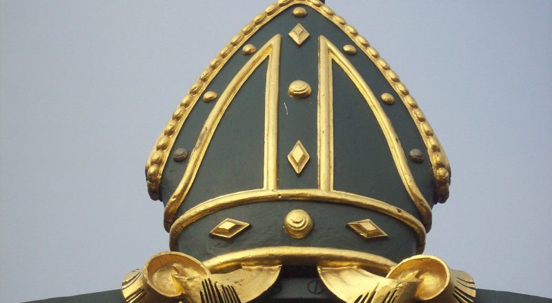 Mitre statute at Guildford Cathedral (CC BY-SA 2.0)