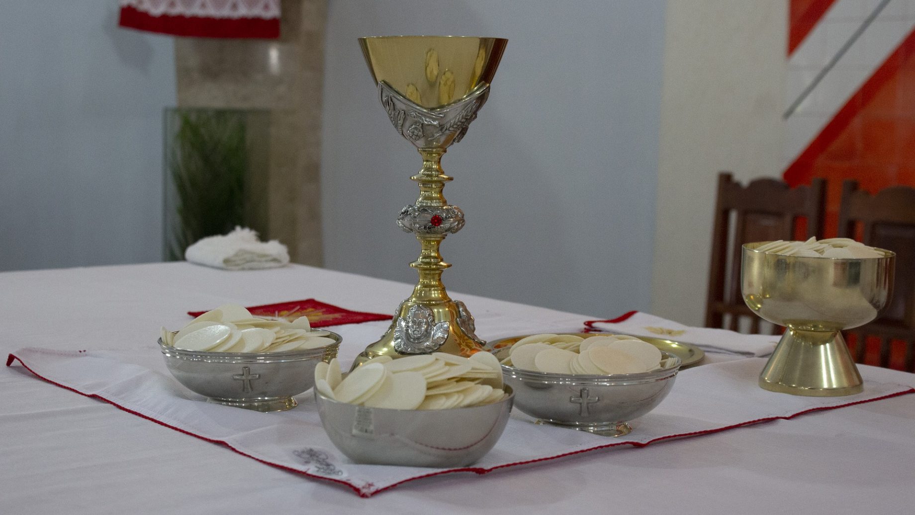 Eucharistic bread on the altar