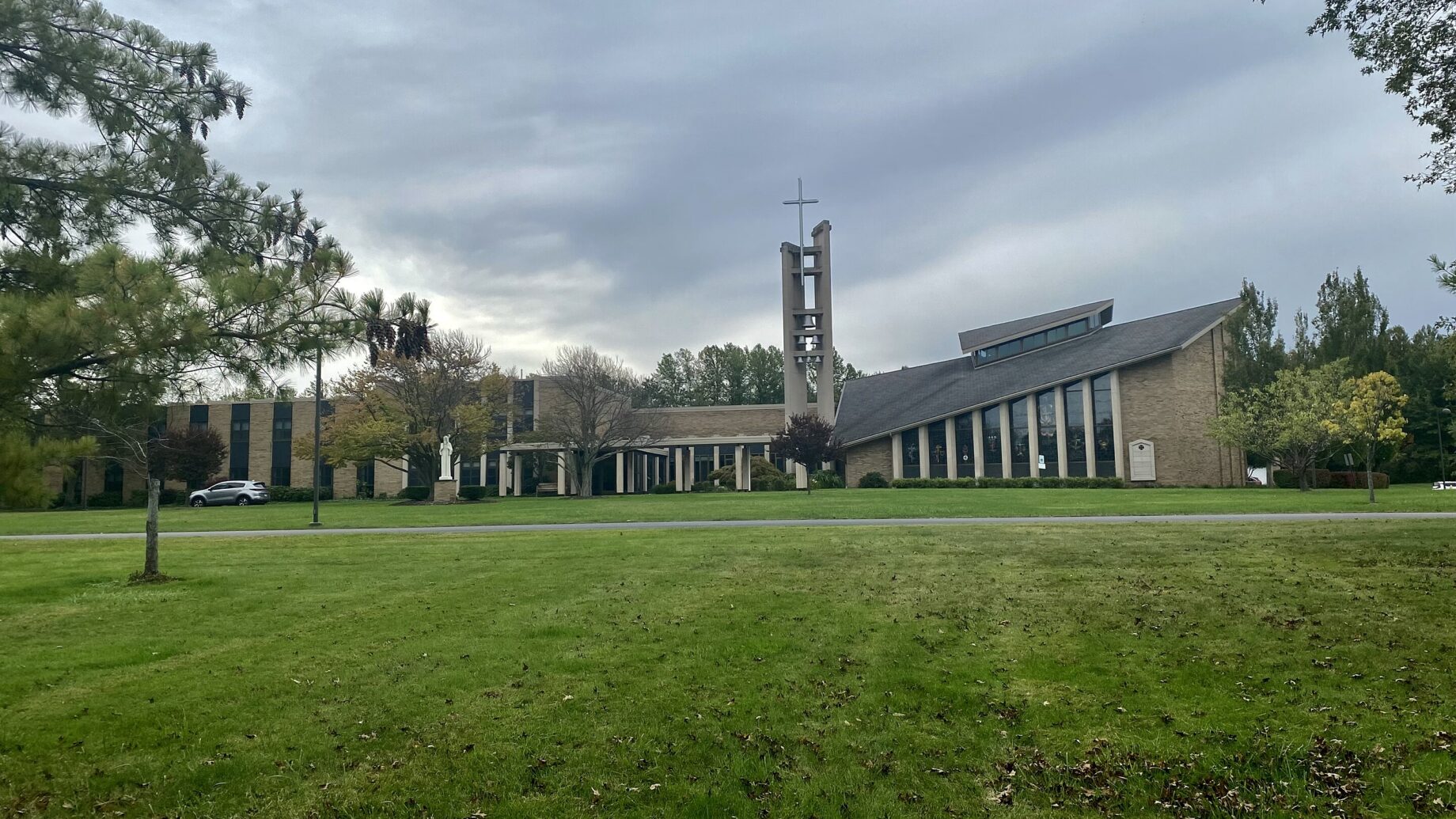 Mount Saint Benedict Monastery (CC BY-SA 4.0 Andre Carrotflower)