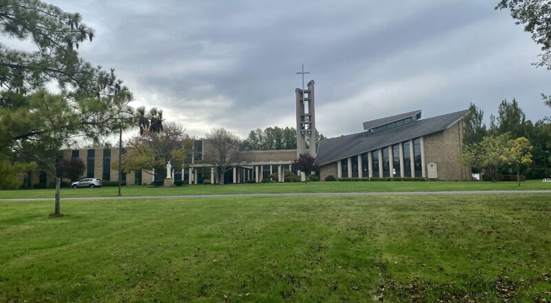 Mount Saint Benedict Monastery (CC BY-SA 4.0 Andre Carrotflower)